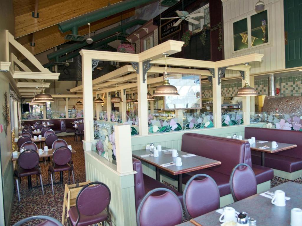 Canadas Best Value Inn Whitecourt Exteriér fotografie