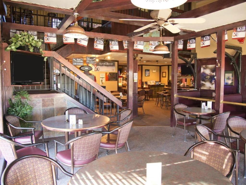 Canadas Best Value Inn Whitecourt Exteriér fotografie