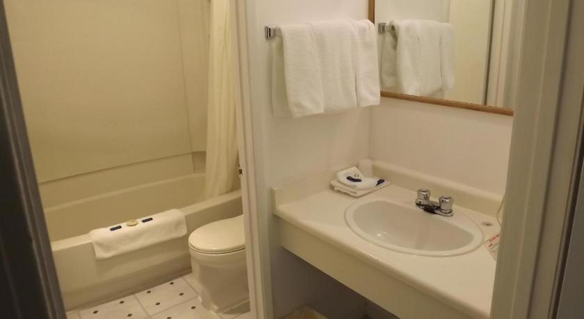 Canadas Best Value Inn Whitecourt Exteriér fotografie