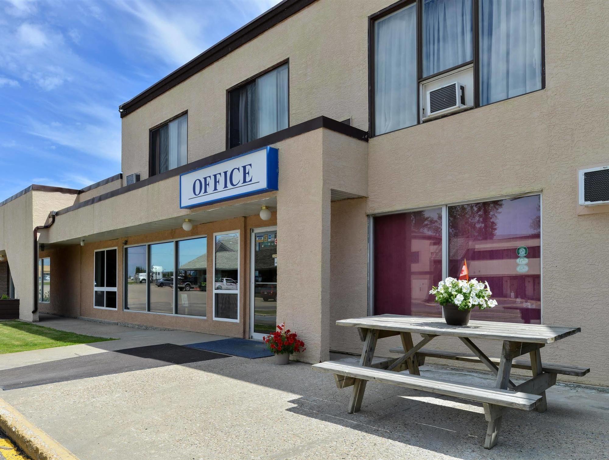 Canadas Best Value Inn Whitecourt Exteriér fotografie