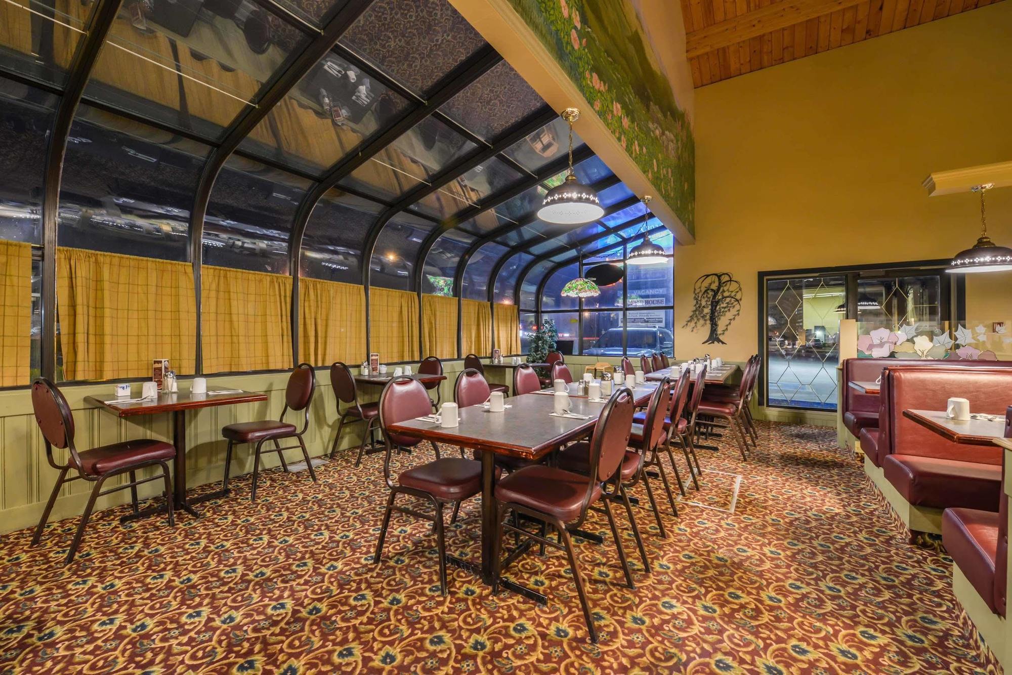 Canadas Best Value Inn Whitecourt Exteriér fotografie