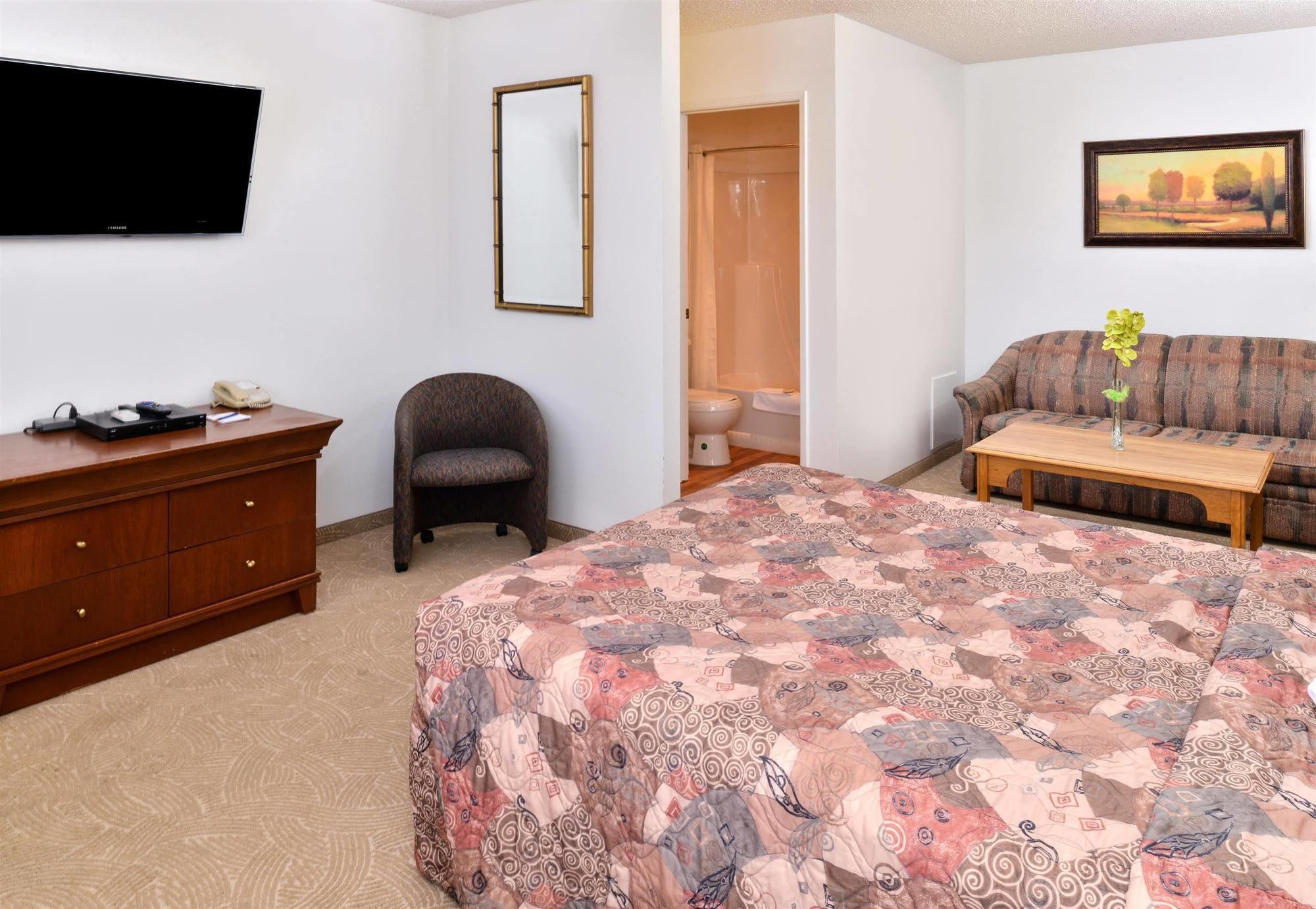 Canadas Best Value Inn Whitecourt Exteriér fotografie