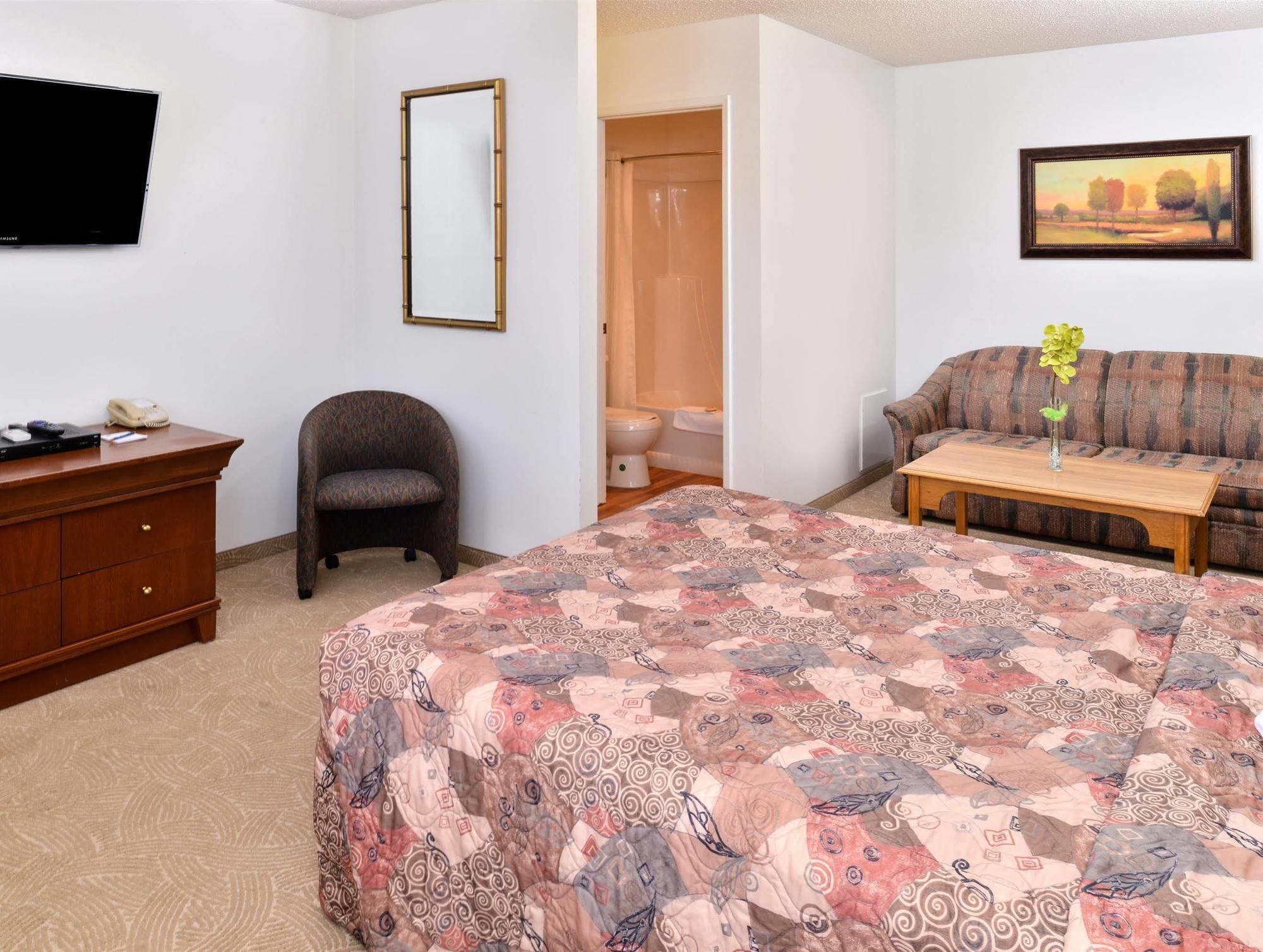 Canadas Best Value Inn Whitecourt Exteriér fotografie