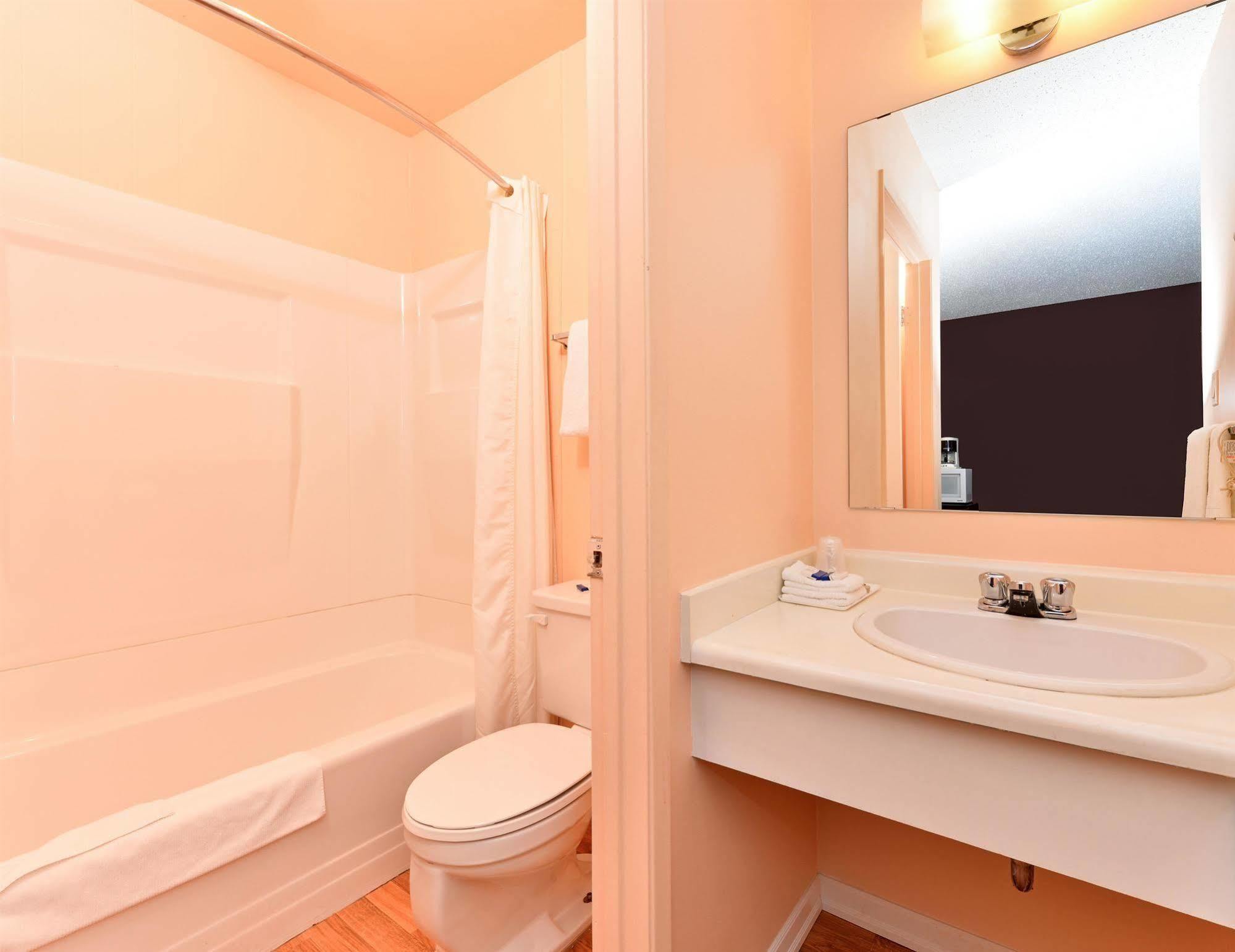Canadas Best Value Inn Whitecourt Exteriér fotografie